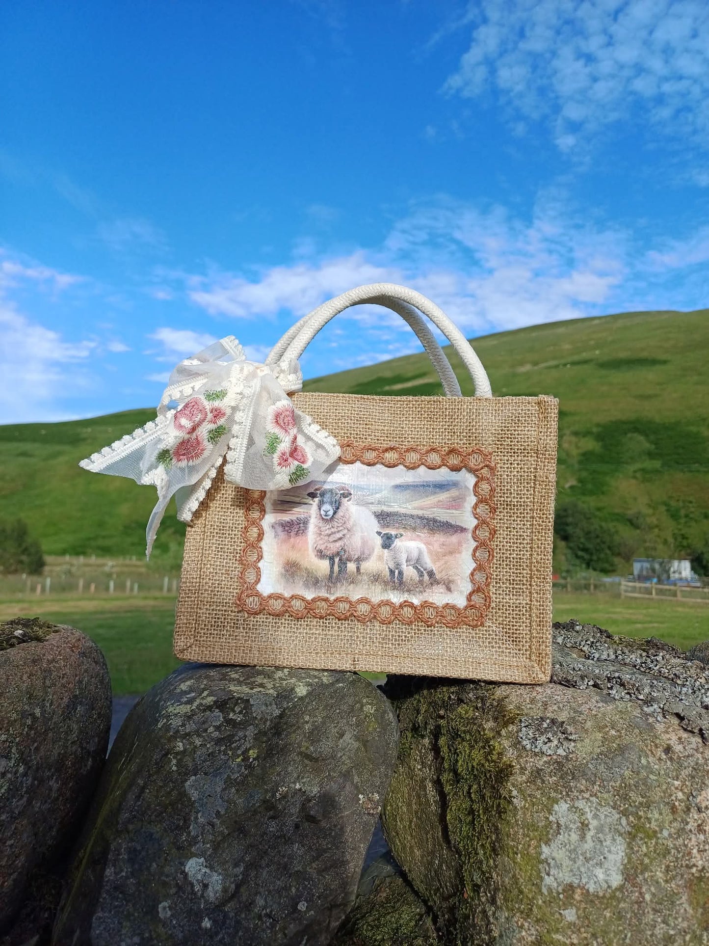 Decorated shopping bag